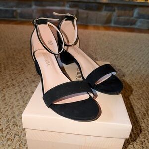 Laurmosa Dress Shoes. Girls Size 5. Black. Open Toe Ankle Strap Heels. Worn 1x